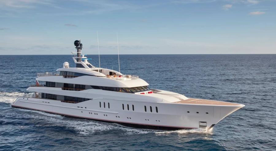 مسرح البحر المفتوح.. 5 يخوت فارهة تتألق في معرض فورت لودرديل