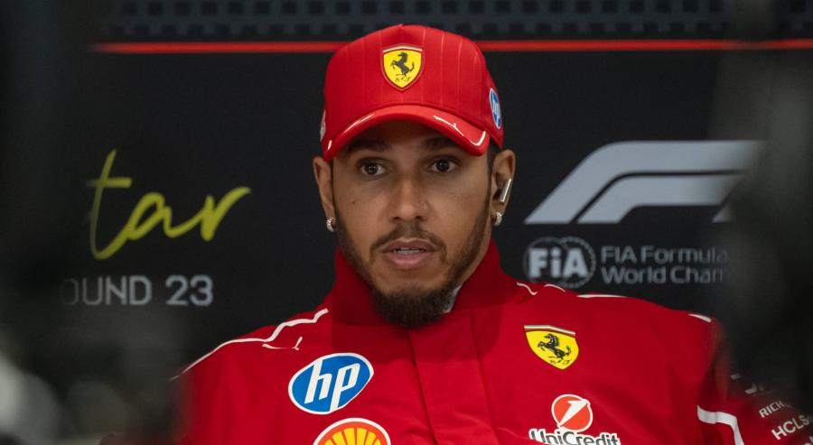 لويس هاميلتون يبيع مجموعة سياراته فائقة الأداء لتمويل شغفه الجديد بعالم الفن