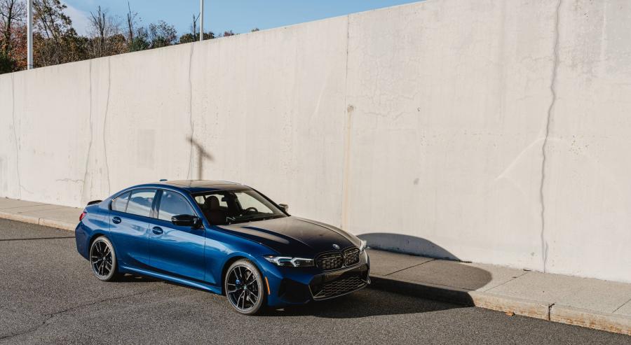 BMW M340i xDrive 50 Jahre Edition إصدار خاص يكرّم مسيرة الفئة الثالثة